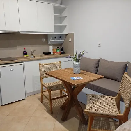 Apartment Themonia